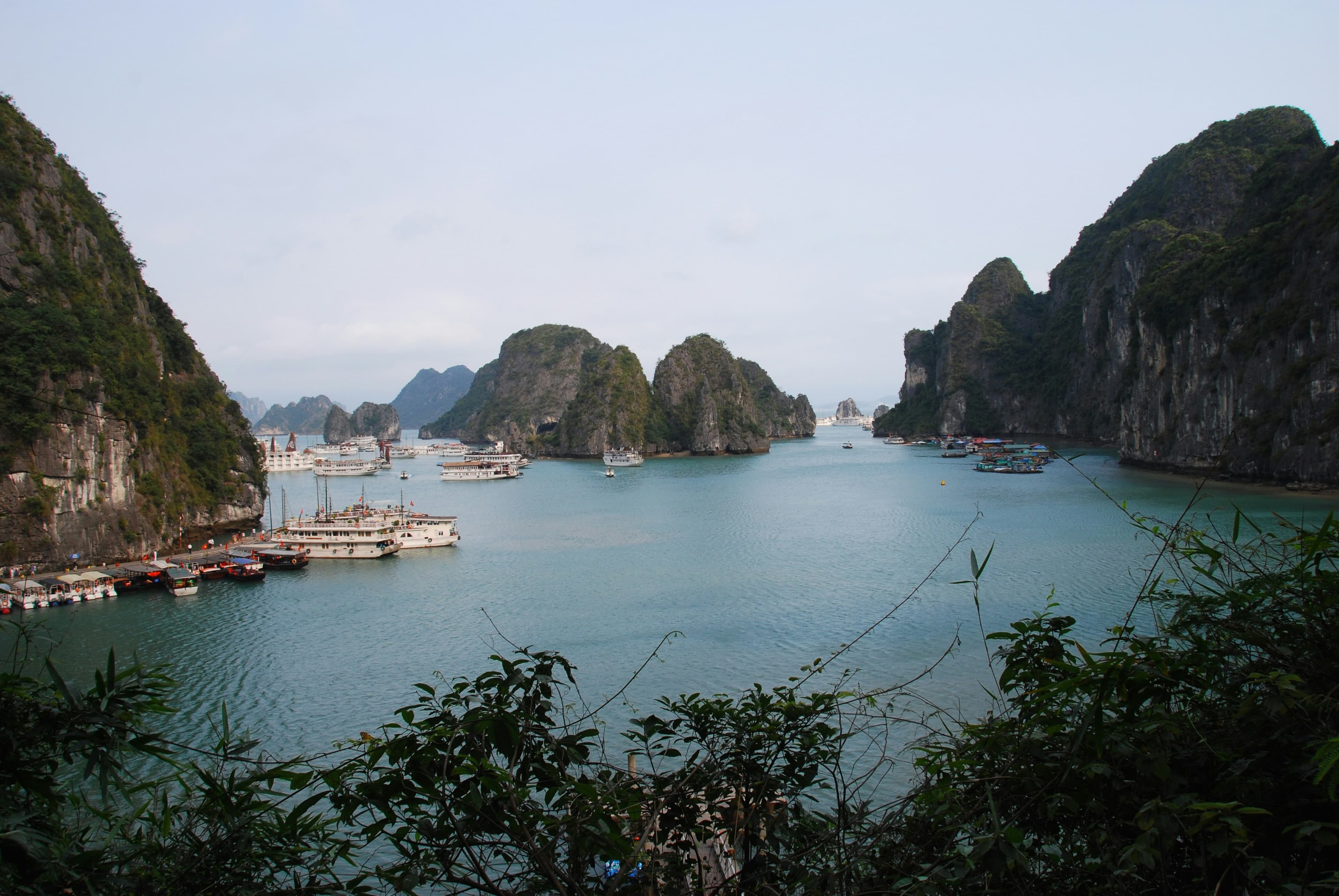 HA LONG BAY CRIUSE — Hanoi